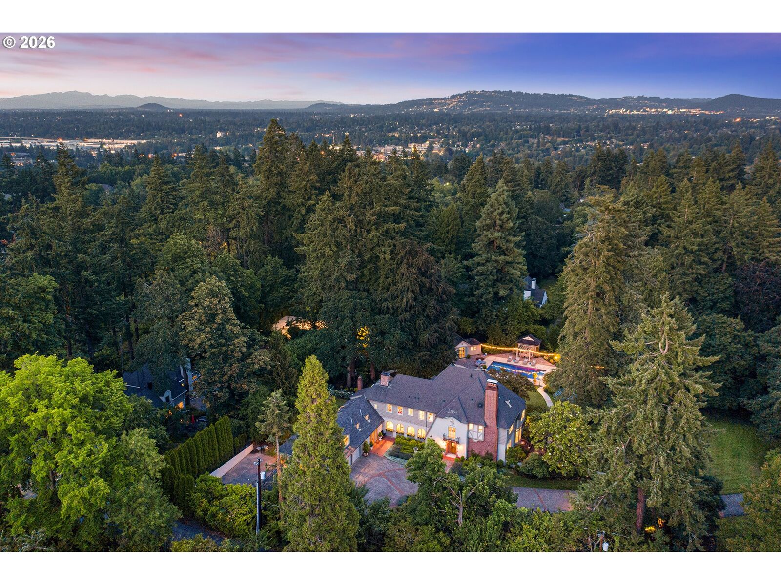 Property Photo:  1905 S Greenwood Rd  OR 97219 