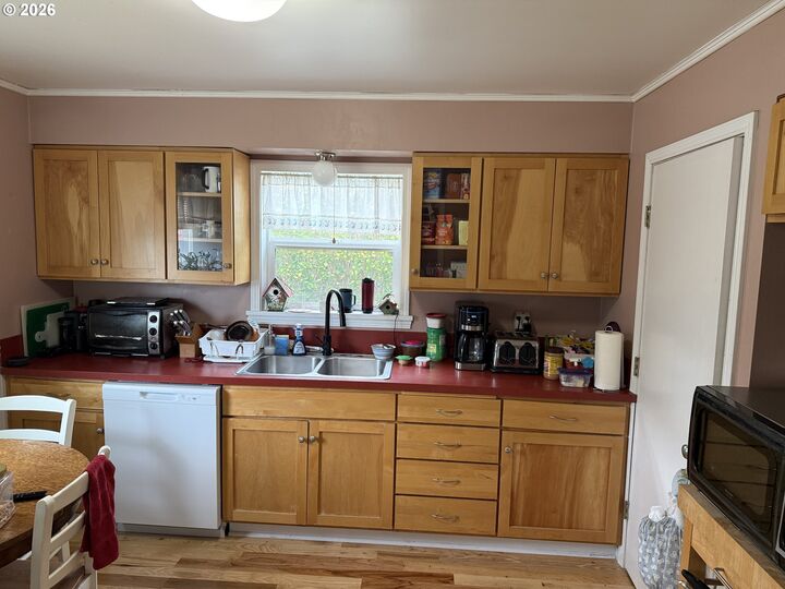 Property Photo:  1021 4th Ave  OR 97138 