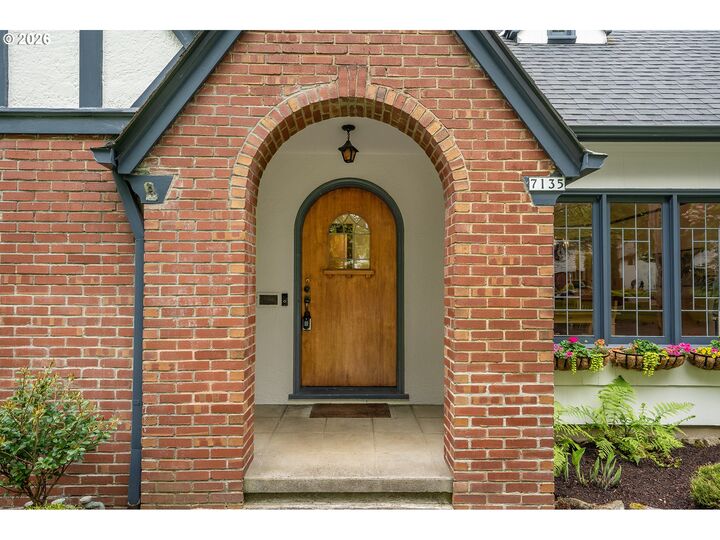 Property Photo:  7135 SE Reed College Pl  OR 97202 