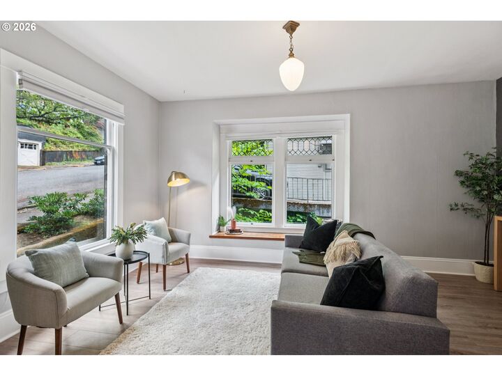 Property Photo:  1411 SW Hall St  OR 97201 