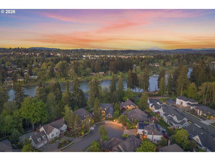 Property Photo:  18370 River Edge Ln  OR 97034 
