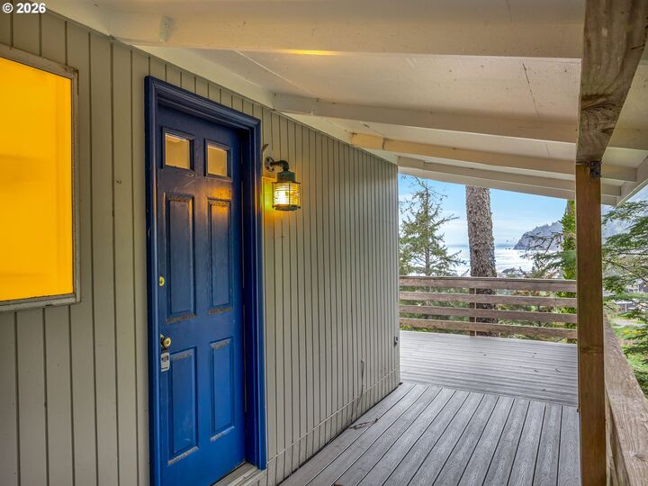 Property Photo:  155 College Ave  OR 97130 