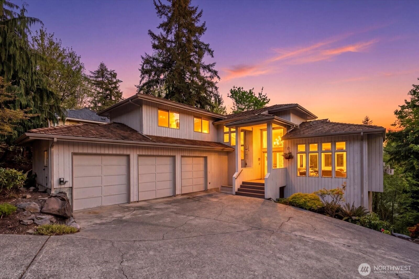 Property Photo:  13032  204th Place SE  WA 98027 