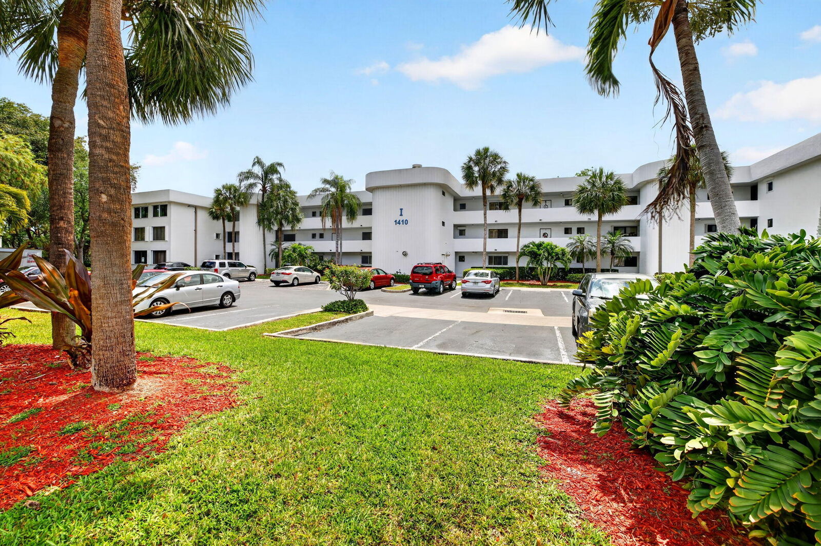 Property Photo:  1410 Sheridan Street 19I  FL 33020 