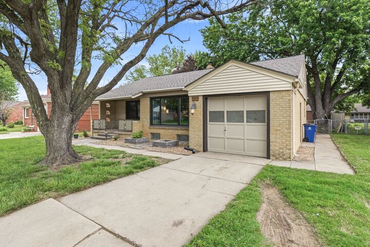 Property Photo:  2717 E Menlo Dr  KS 67211 
