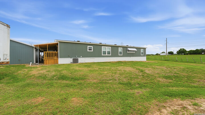 Property Photo:  1576 Settlers Way  TX 78155 