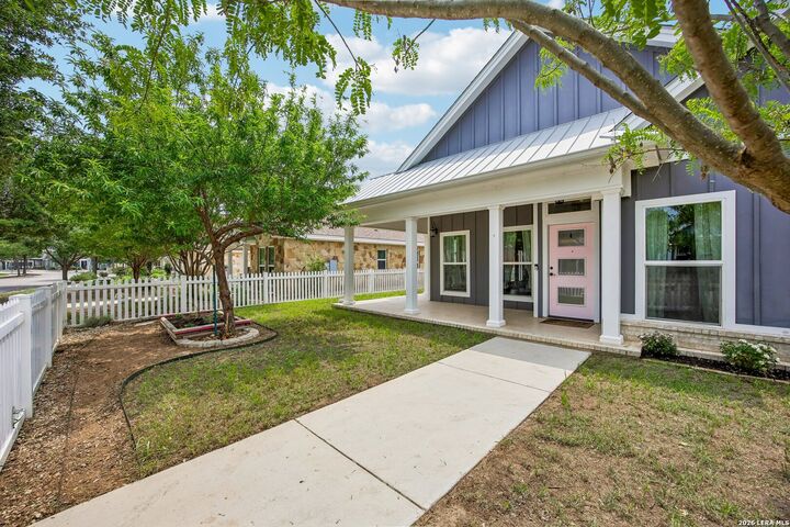 Property Photo:  923 Hudson Ln  TX 78130 
