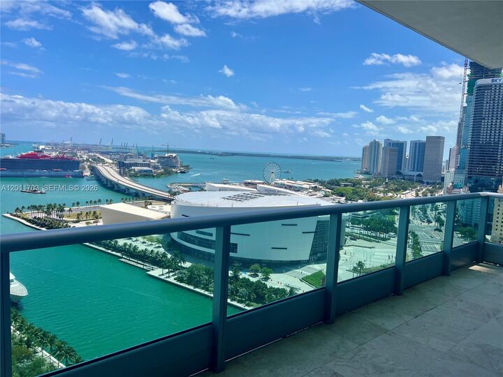 Property Photo:  900 Biscayne Blvd 2904  FL 33132 