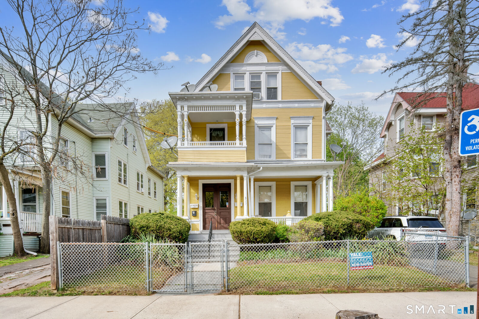Property Photo:  327 Edgewood Avenue  CT 06515 