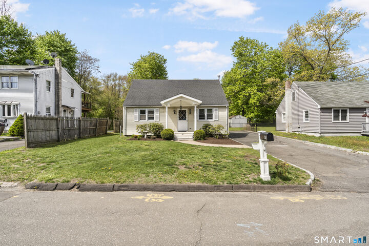 Property Photo:  40 Hakim St Extension  CT 06810 