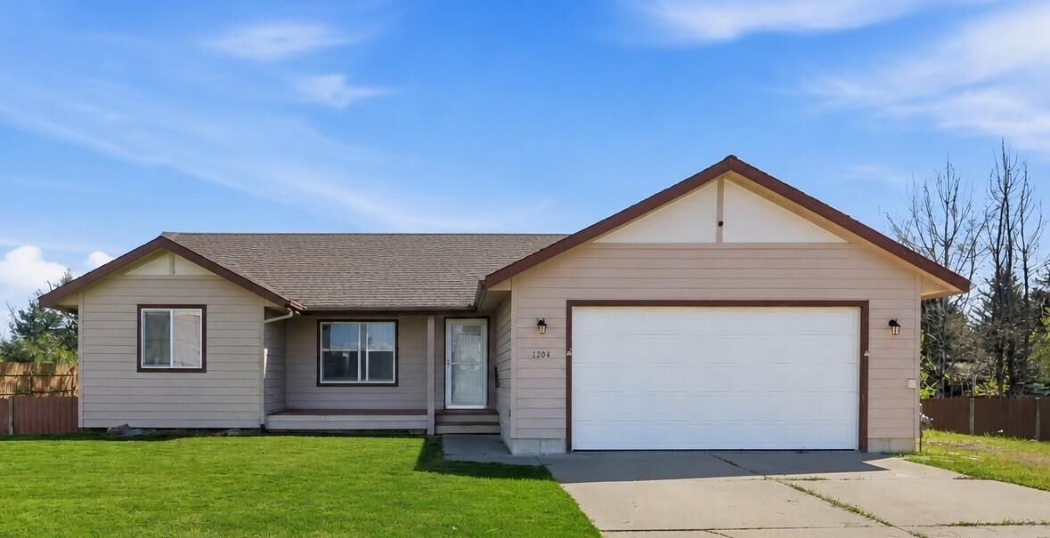 Property Photo: 1204 E 6th St WA 99006