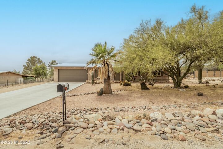 Property Photo:  10181 N Hacienda Hermosa Drive  AZ 85737 