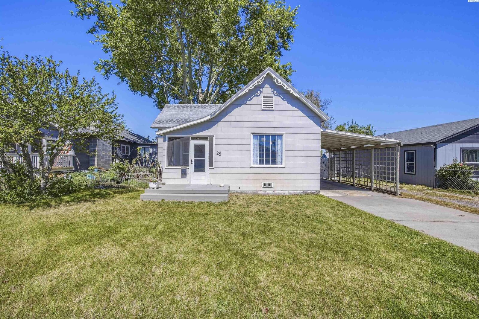 Property Photo:  25 E 3rd Ave  WA 99336 