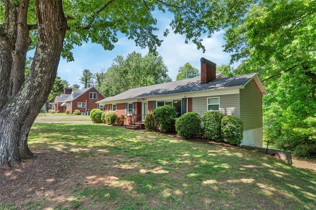 Property Photo:  213 Old Westfield Road  NC 27041 
