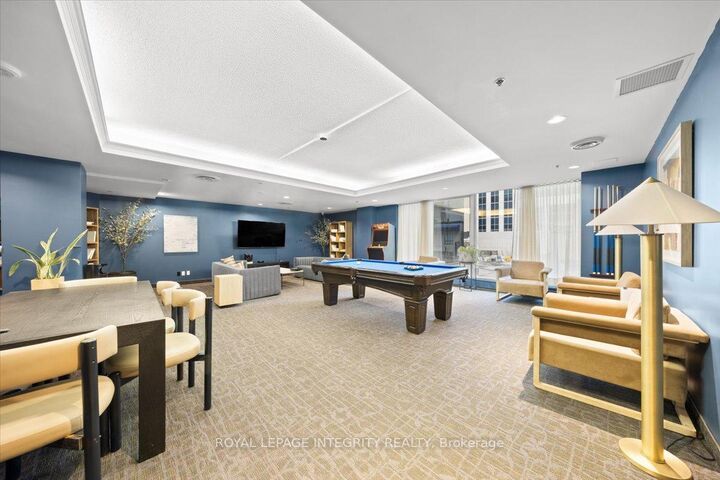 Property Photo: 161 Laurier Avenue W 909 ON K1P 5J2
