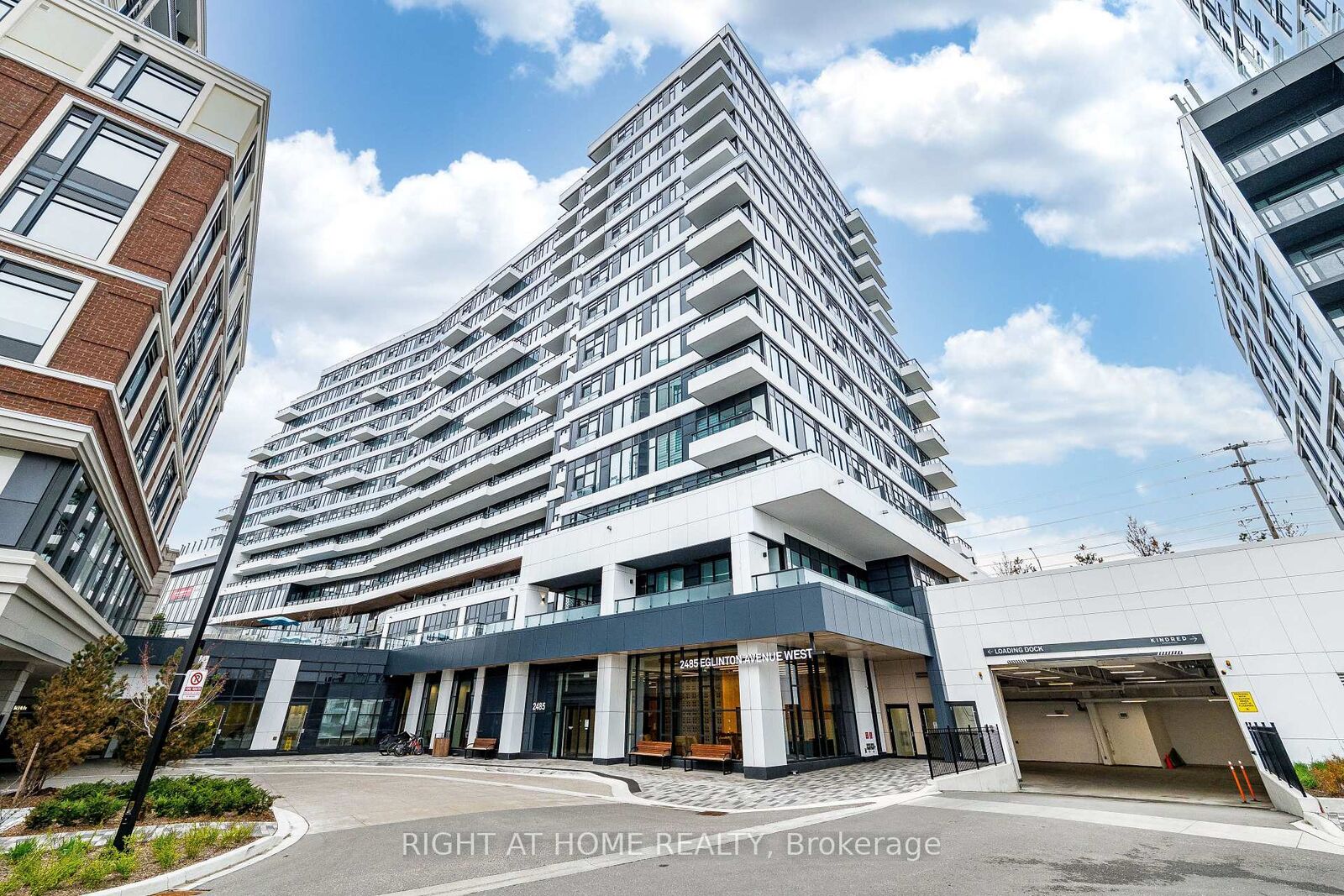 Property Photo:  2485 Eglinton Avenue W 418  ON L5W 2T1 