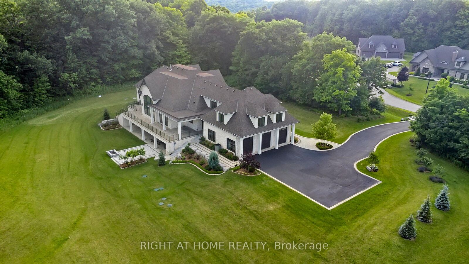 Property Photo: 2606 Harvestmoon Lane ON L7P 0N5