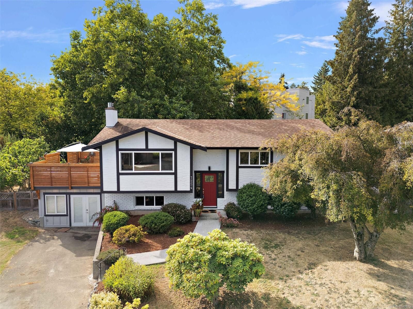 Property Photo:  7254 Enid Pl  BC V8M 1H3 