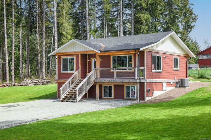 7594 Island Hwy N — photo 1