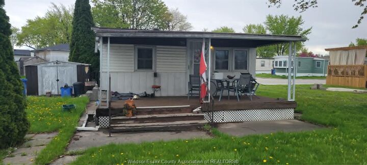 Property Photo: 29 Robin Crescent ON N8N 2R8