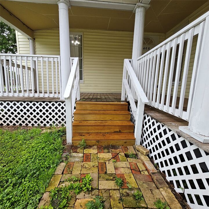 Property Photo:  401 Shaw Street  TX 76574 