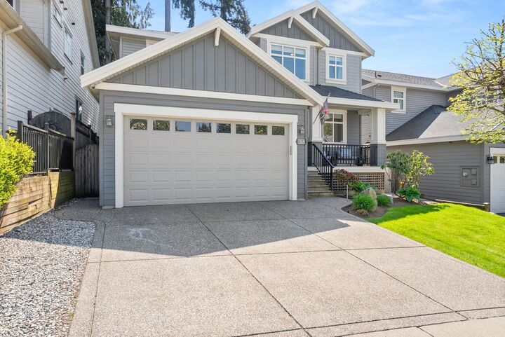 Property Photo: 14752 34A Avenue BC V4P 0B3
