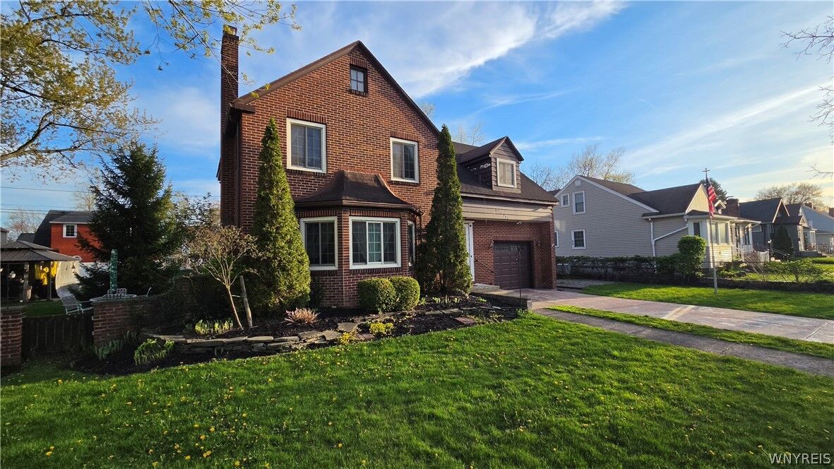 Property Photo: 100 Regent Street NY 14094