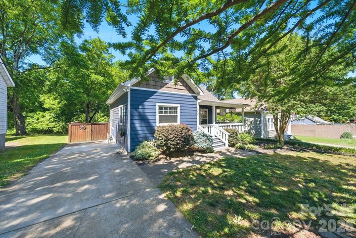 Property Photo:  734 Herrin Avenue  NC 28205 