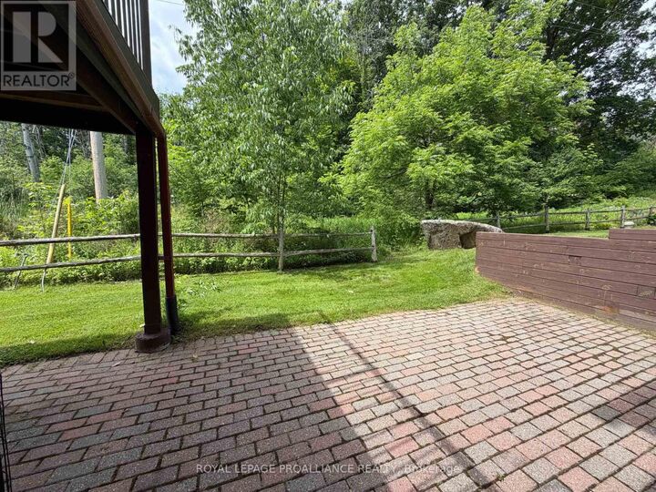 Property Photo: 39 Country Club Place ON K6V 6T8