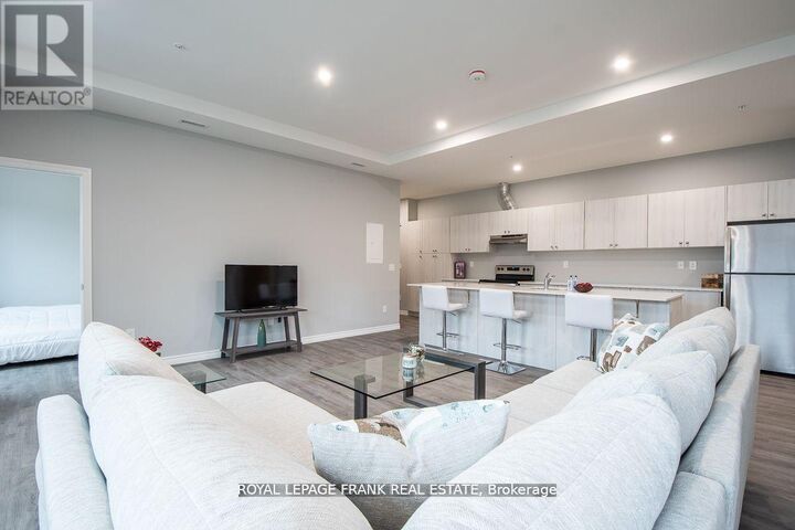 Property Photo:  513 Dundas Street East E2  ON L1N 0N4 