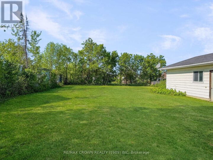 Property Photo: 43 De L'Etang Boulevard ON P5N 2M6