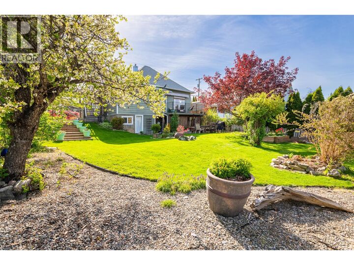 Photo de la propriété:  225 8th Avenue South  BC V0B 1G3 
