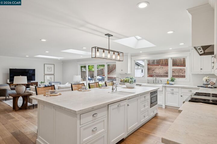 Property Photo:  121 Castleford Cir  CA 94526 