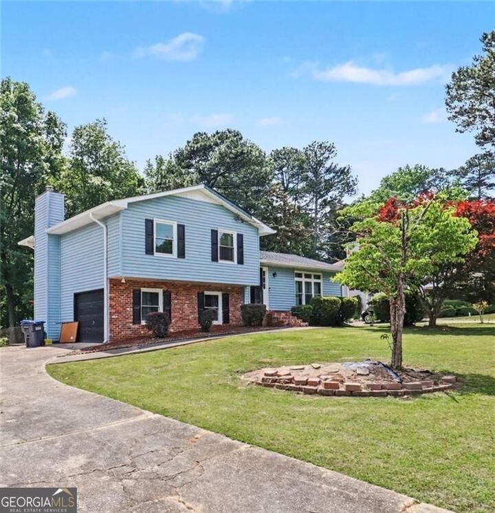 Property Photo:  5913 Old Forrest Way  GA 30135 