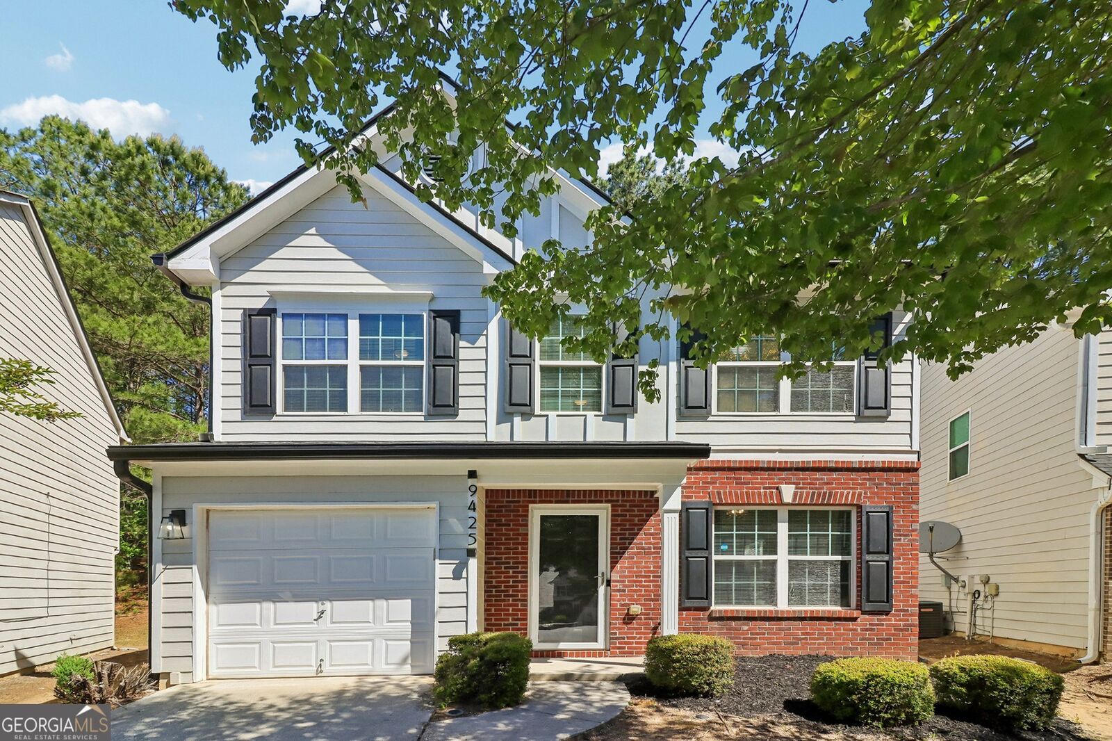 Property Photo: 9425 Lakeview Road GA 30291