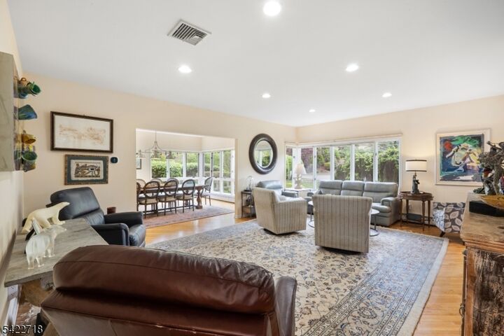 Property Photo:  4 Chadwick Ct  NJ 07834 