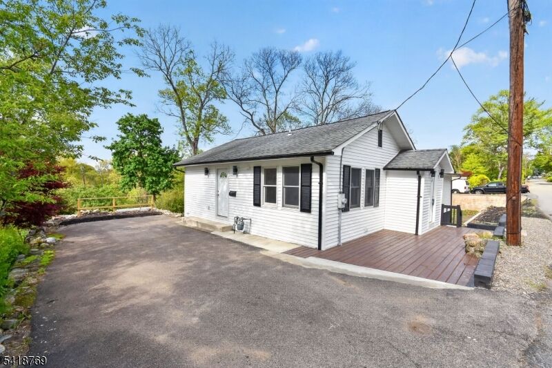 Property Photo:  43 Nakomis Path  NJ 07035 