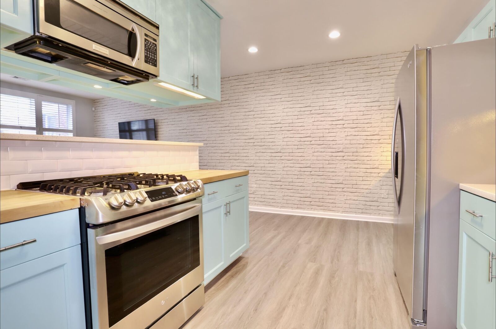 Property Photo:  311 St Michaels Walk 311  NJ 07087 