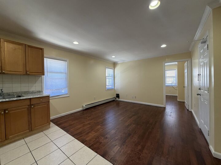 Property Photo:  77 Hutton St 4  NJ 07307 