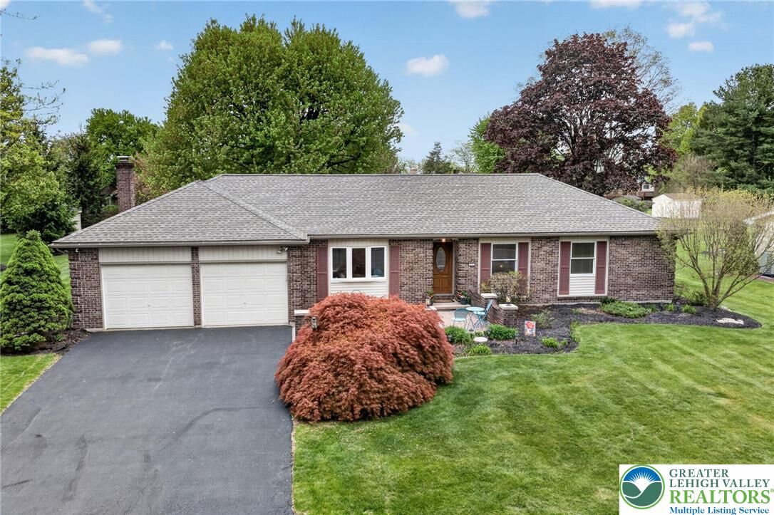 Property Photo:  1524 Magnolia Drive  PA 18069 
