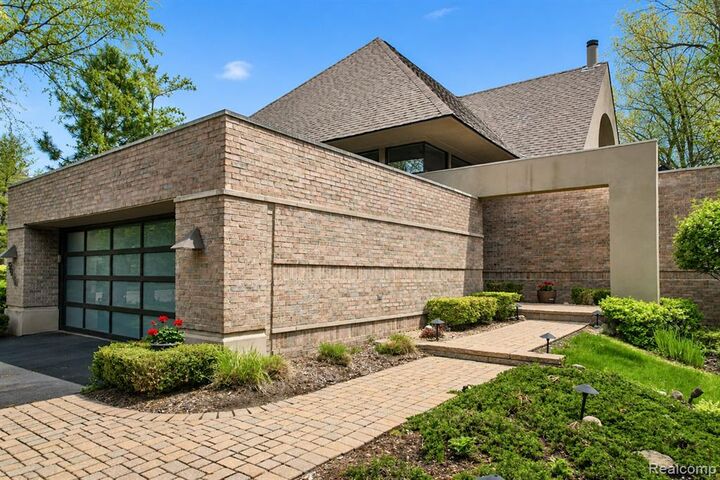 Property Photo: 5044 Christy Court MI 48098 4112