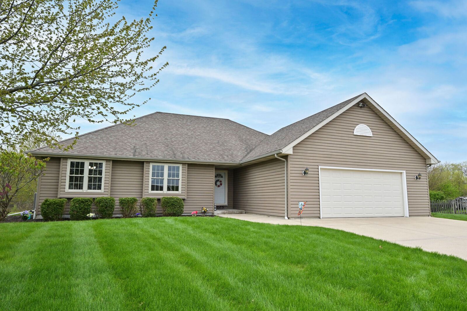 Property Photo: 9225 Auburn Ct WI 53406