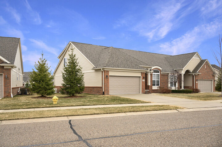 Property Photo:  21868 Kensett Drive  MI 48042 