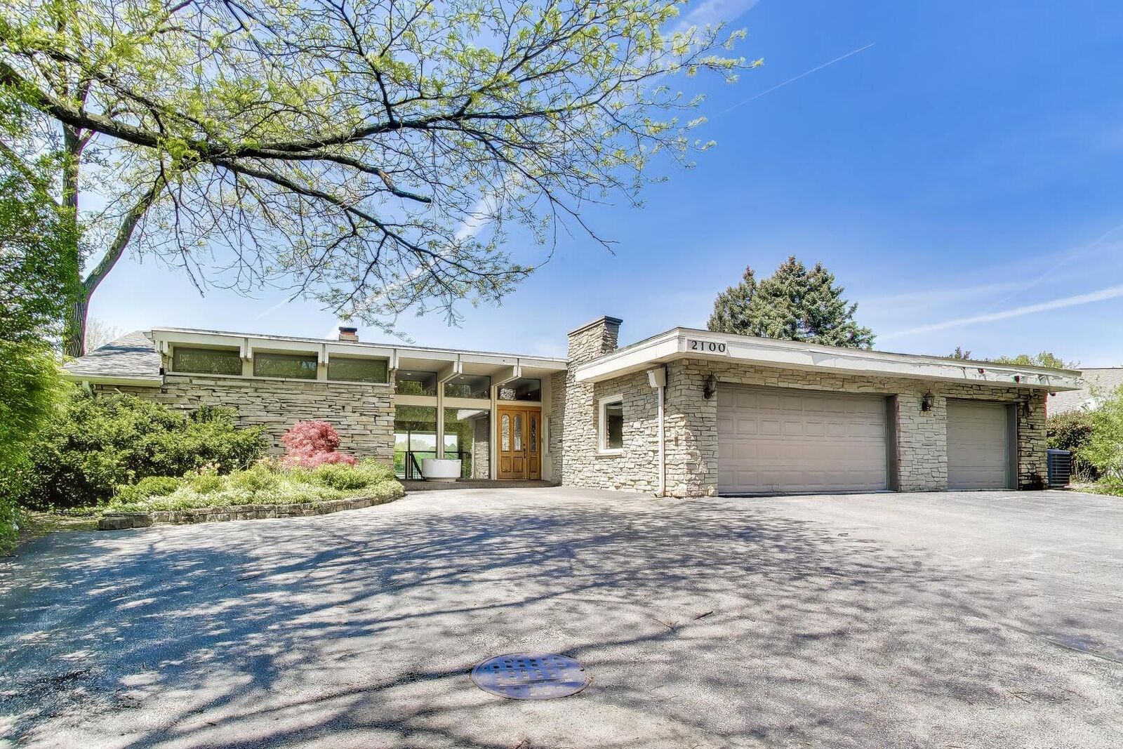 Property Photo:  2100 Valley Lo Lane  IL 60025 