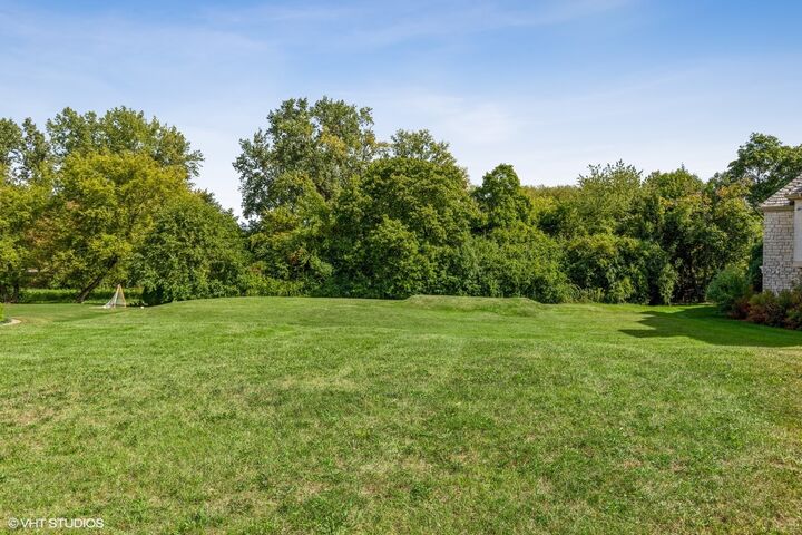Property Photo:  