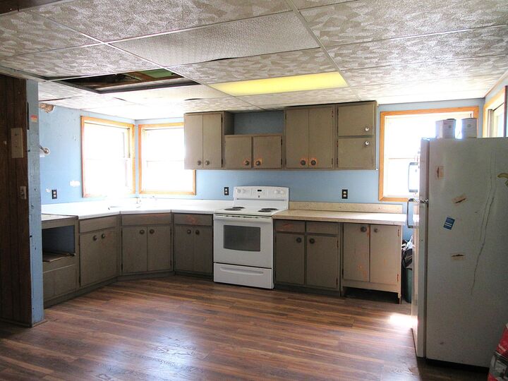 Property Photo:  166 N Portland St  WA 99166 