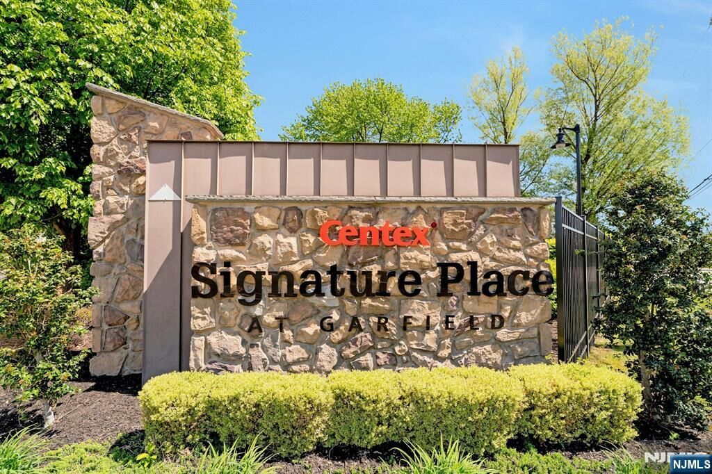 Property Photo:  1 Clover Lane 101  NJ 07026 