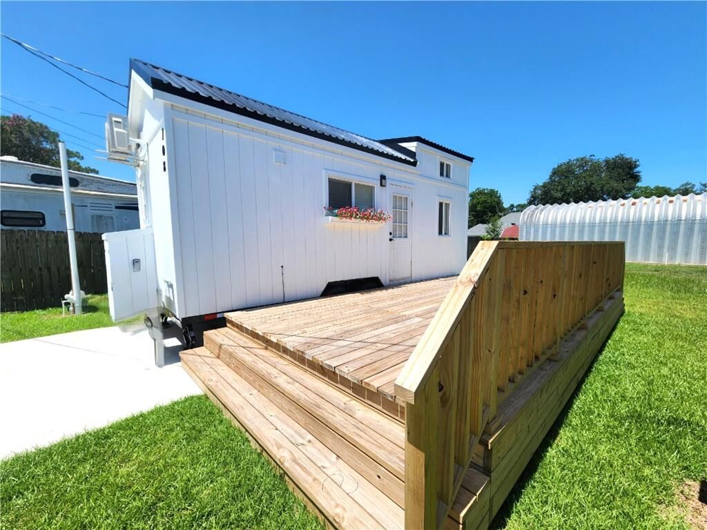 Property Photo:  708 E First Street  LA 70037 