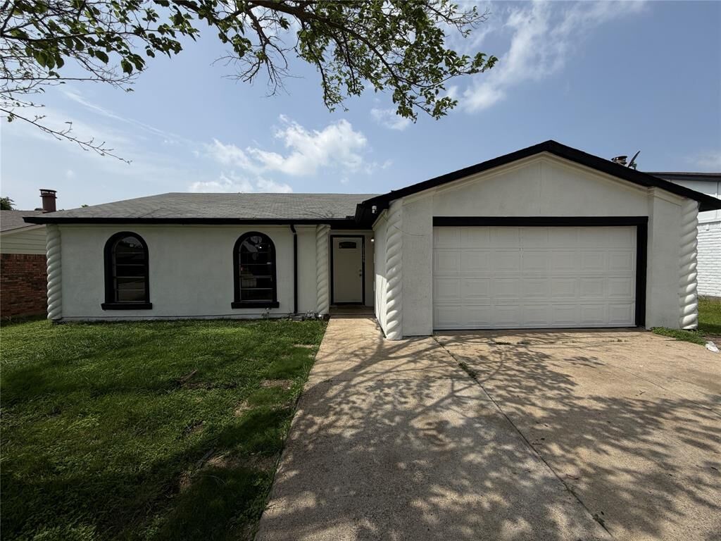 Property Photo: 10126 China Tree Drive TX 75249