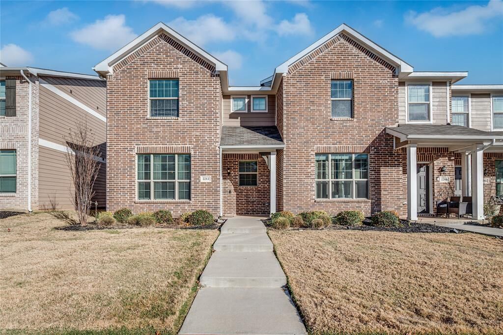 Property Photo:  2212 Davenport Drive  TX 76207 